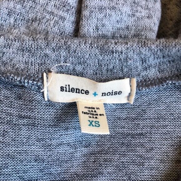 Silence and noise blue cold shoulder top XS - Picture 6 of 8